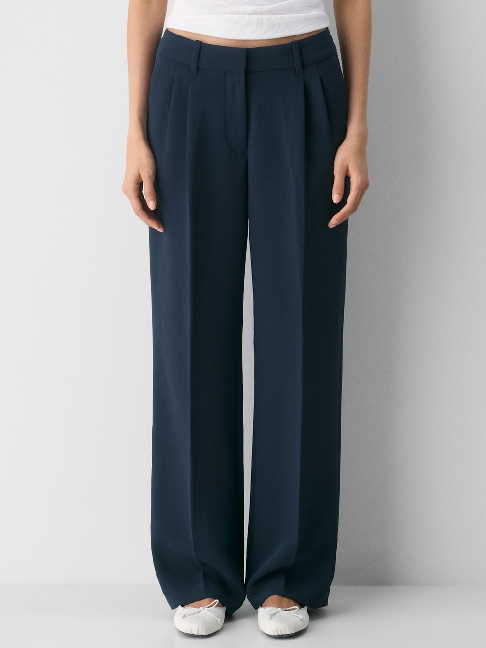 Aritzia Navy Effortless Pant Lo-Rise